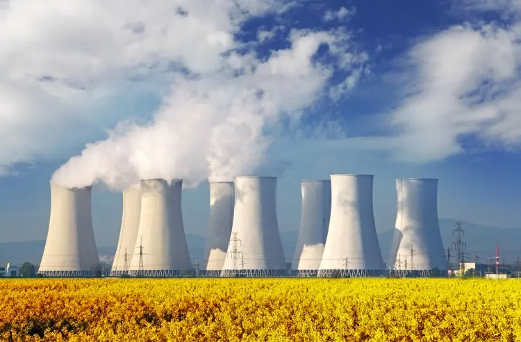 Fotolia_57871701_Nuclear-Power-Plant_M-e1439930622575