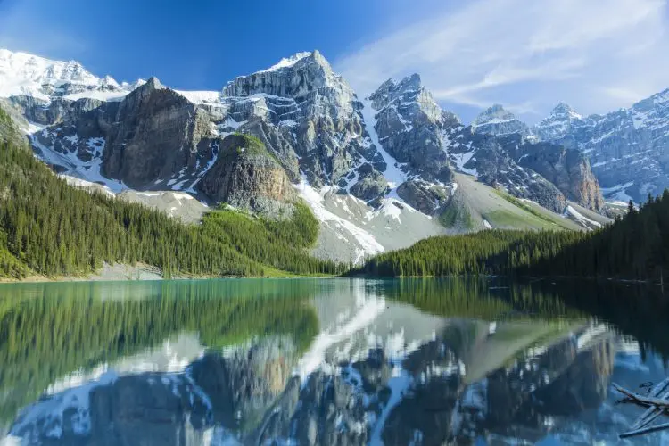 Fotolia_68368714_Moraine-Mountains_M-e1480614892968