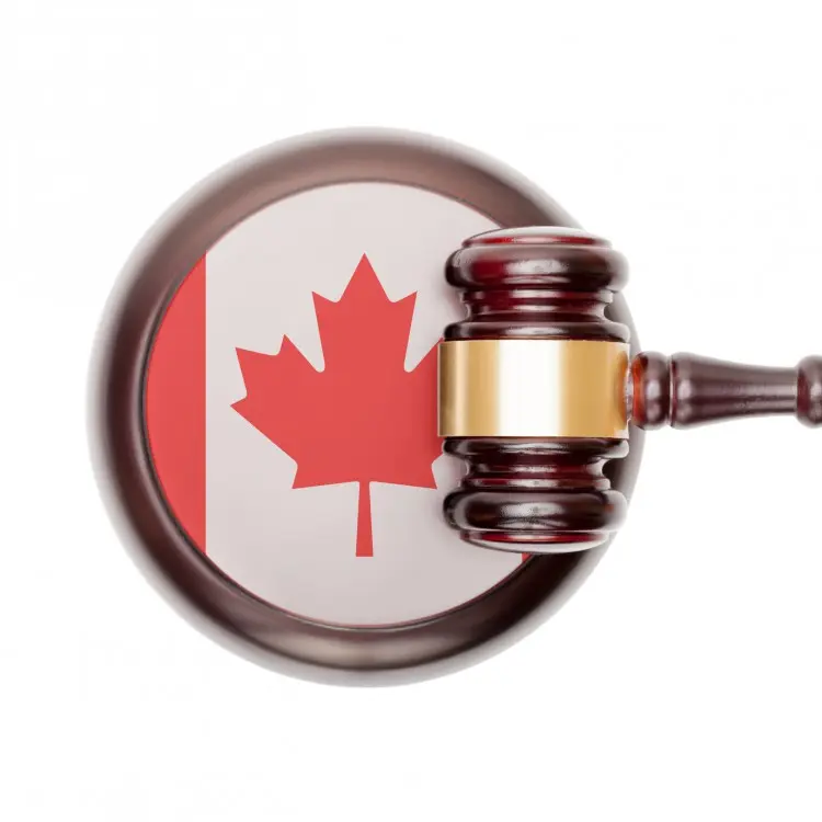 Fotolia_86211455_Canadian-Flag-and-Gavel_M-e1447431574357