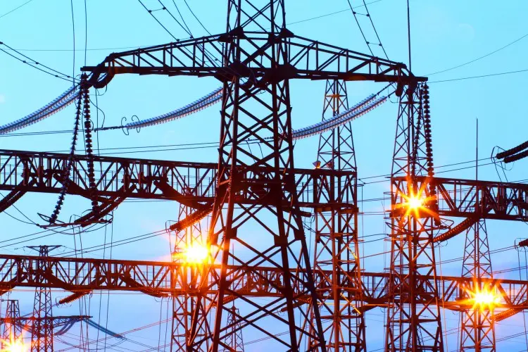 Fotolia_99799464_Electric-Substation_M-e1453761799410